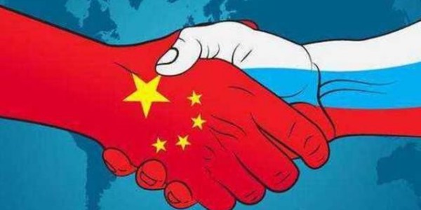 美國三面兩刀，中俄加強合作