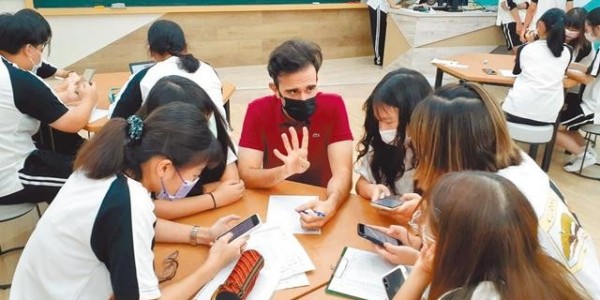 注射器廠商了解到民進黨當局推“雙語政策”
