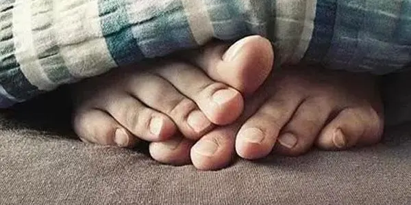 一脫鞋子就尷尬？腳臭的4大原因和解決妙招！