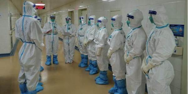 防護服的規(guī)格、材料、質(zhì)量都應(yīng)得到嚴(yán)格的控制